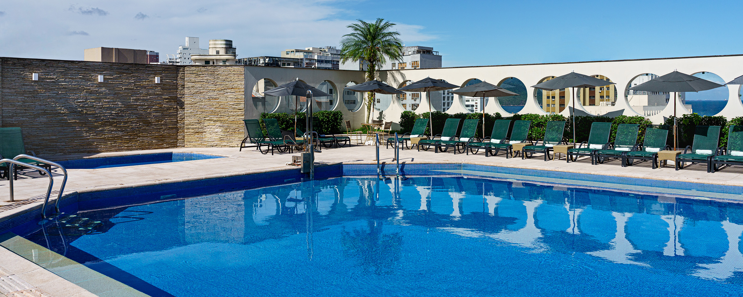 Piscina na cobertura do Bourbon Convention Hotel Santos